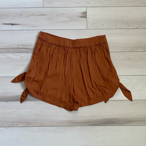 Kimchi Blue Shorts, Size M - Picture 2 of 4